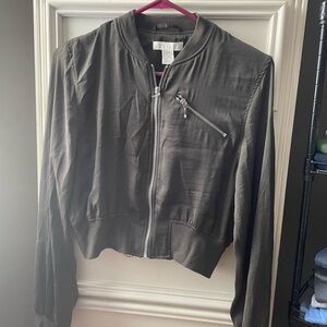 H&M lightweight zip up jacket with elastic around the waist